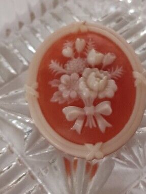 Avon 1980s Floral Cameo, Vintage Resin Design